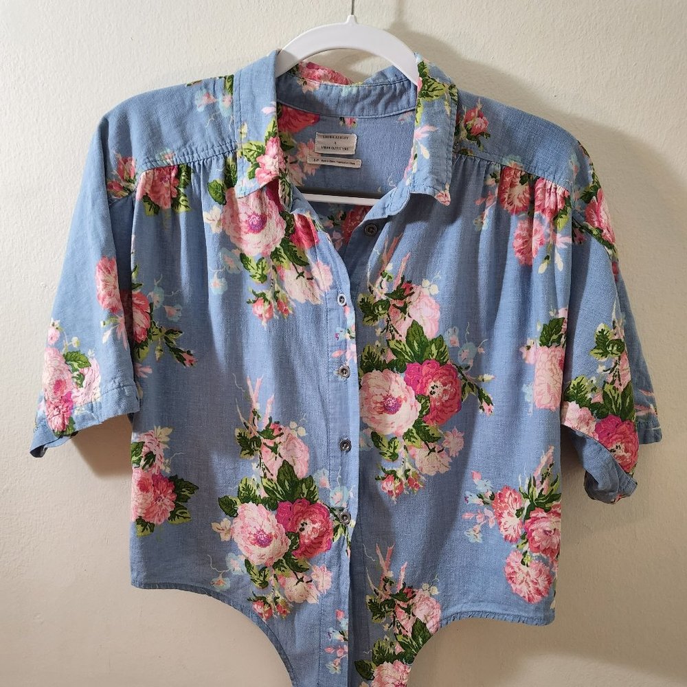 Laura Ashley x Urban Outfitters Button Down shirt-super cute!!!! Size Small - Picture 2 of 8